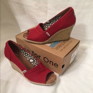 Toms red size 7.5 wedges